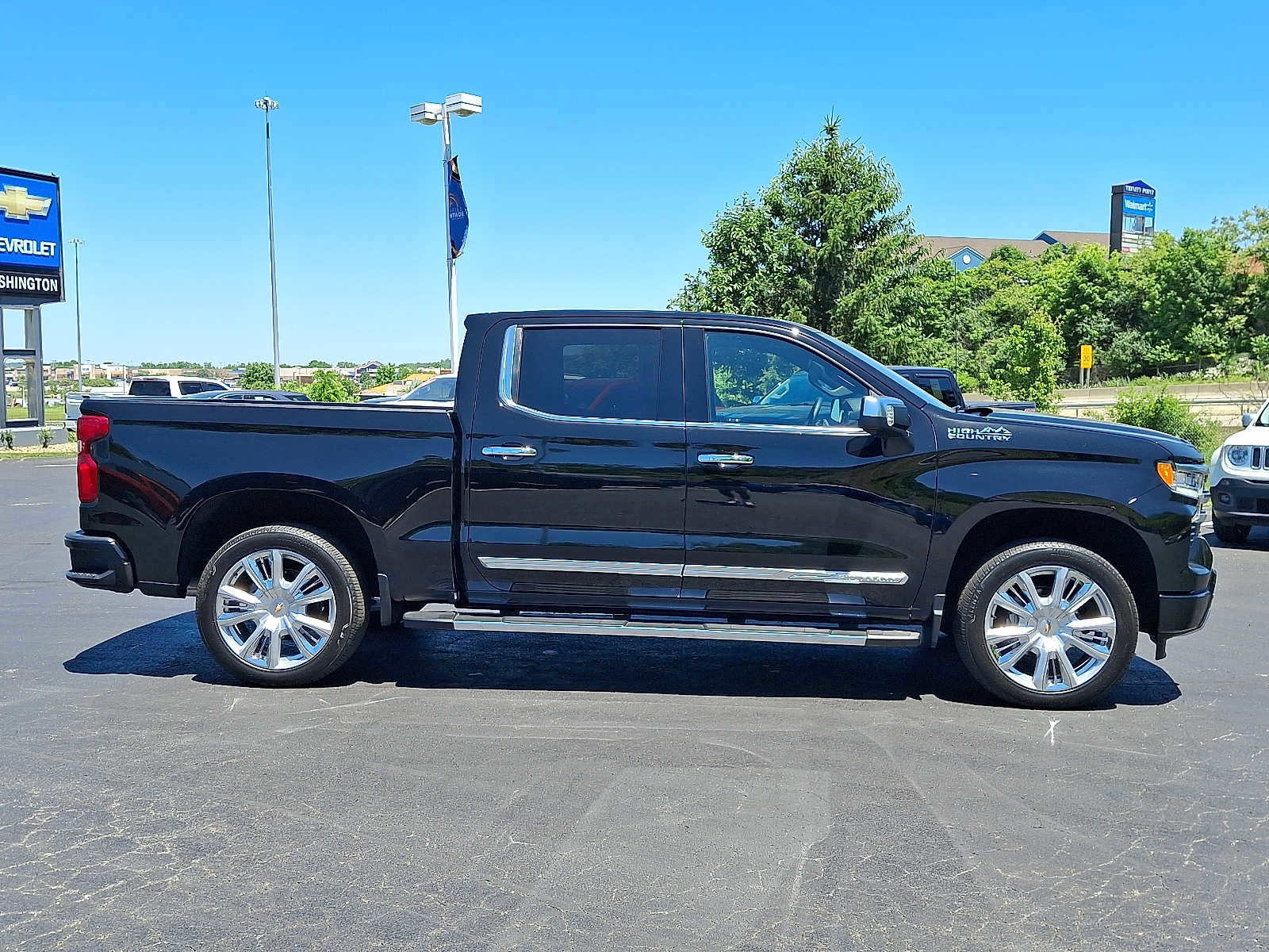 Used 2023 Chevrolet Silverado 1500 High Country w/ High Country Premium Package AWD/4WD image 7