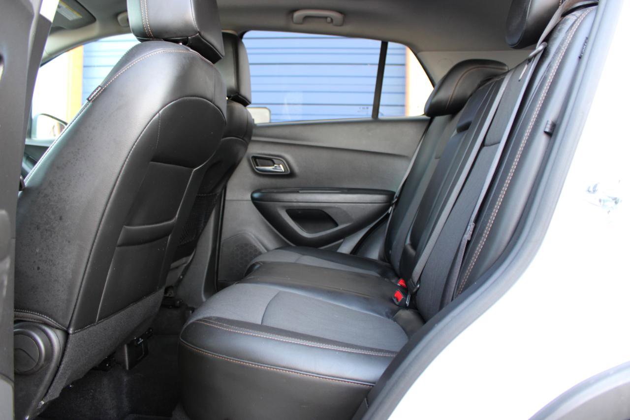 Used 2021 Chevrolet Trax LT w/ LT Convenience Package image 39