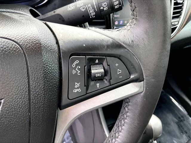 Used 2022 Chevrolet Trax LT w/ LT Convenience Package FWD image 20