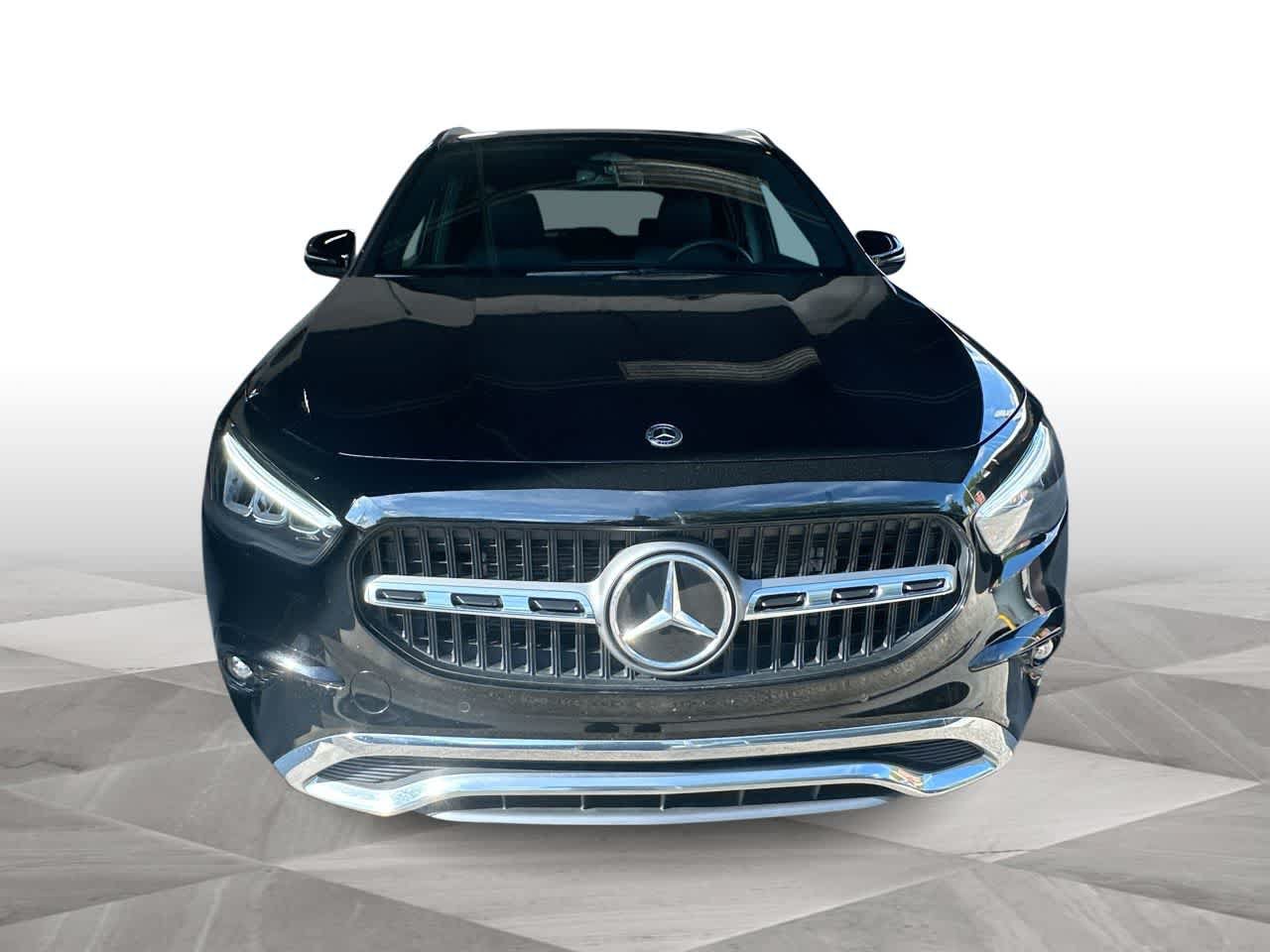 Used 2025 Mercedes-Benz GLA 250 4MATIC w/ Exclusive Package image 3