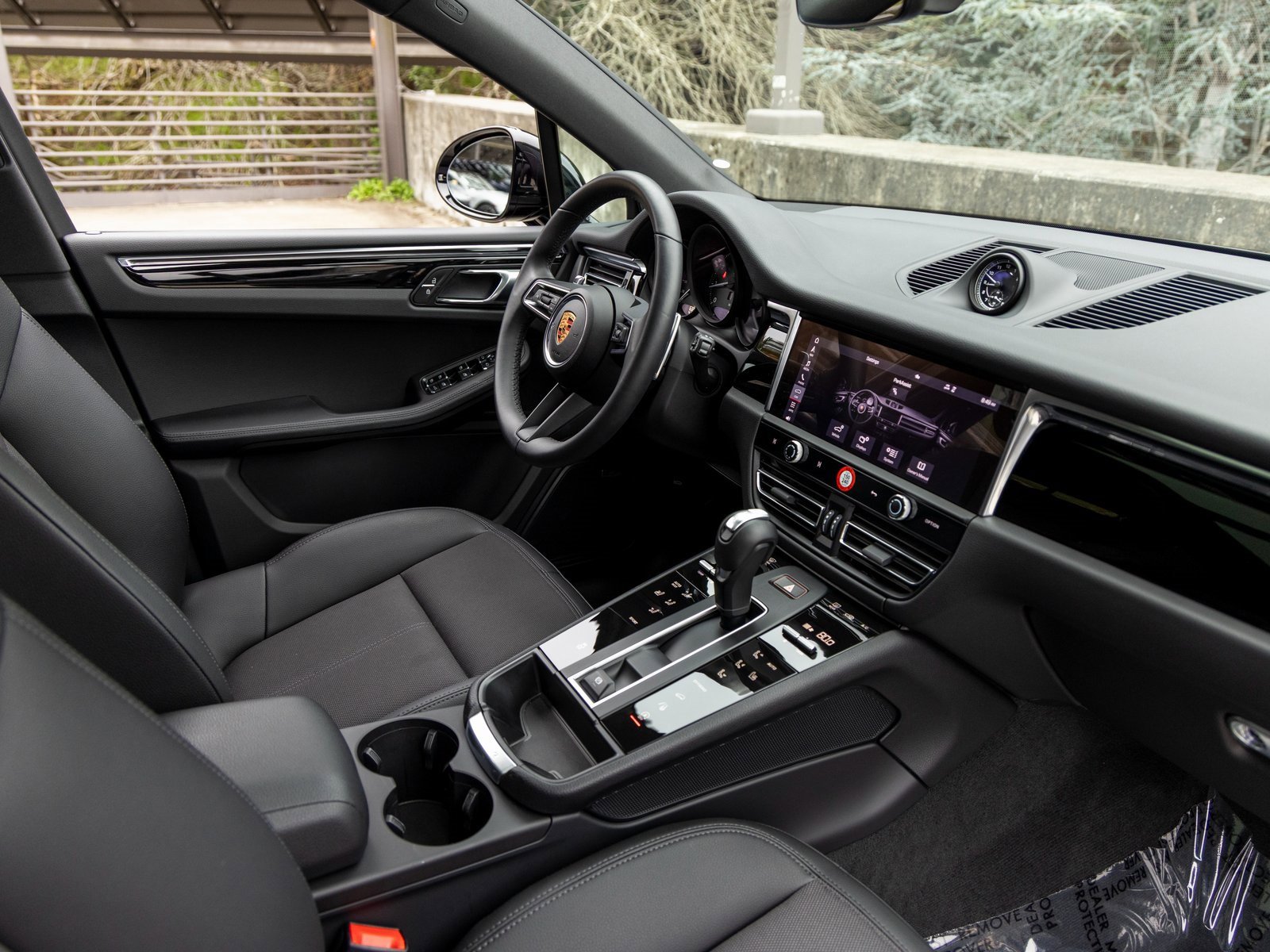 Certified 2025 Porsche Macan image 47