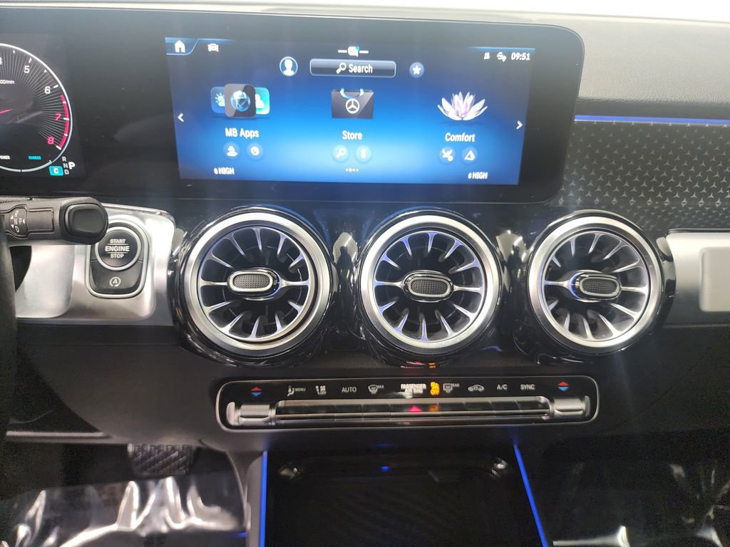 Used 2024 Mercedes-Benz GLB 250 4MATIC image 17