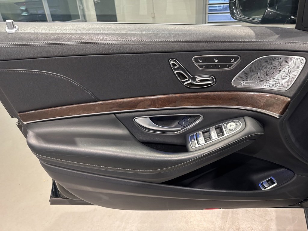 Used 2018 Mercedes-Benz S 560 4MATIC Sedan w/ AMG Line Exterior image 13
