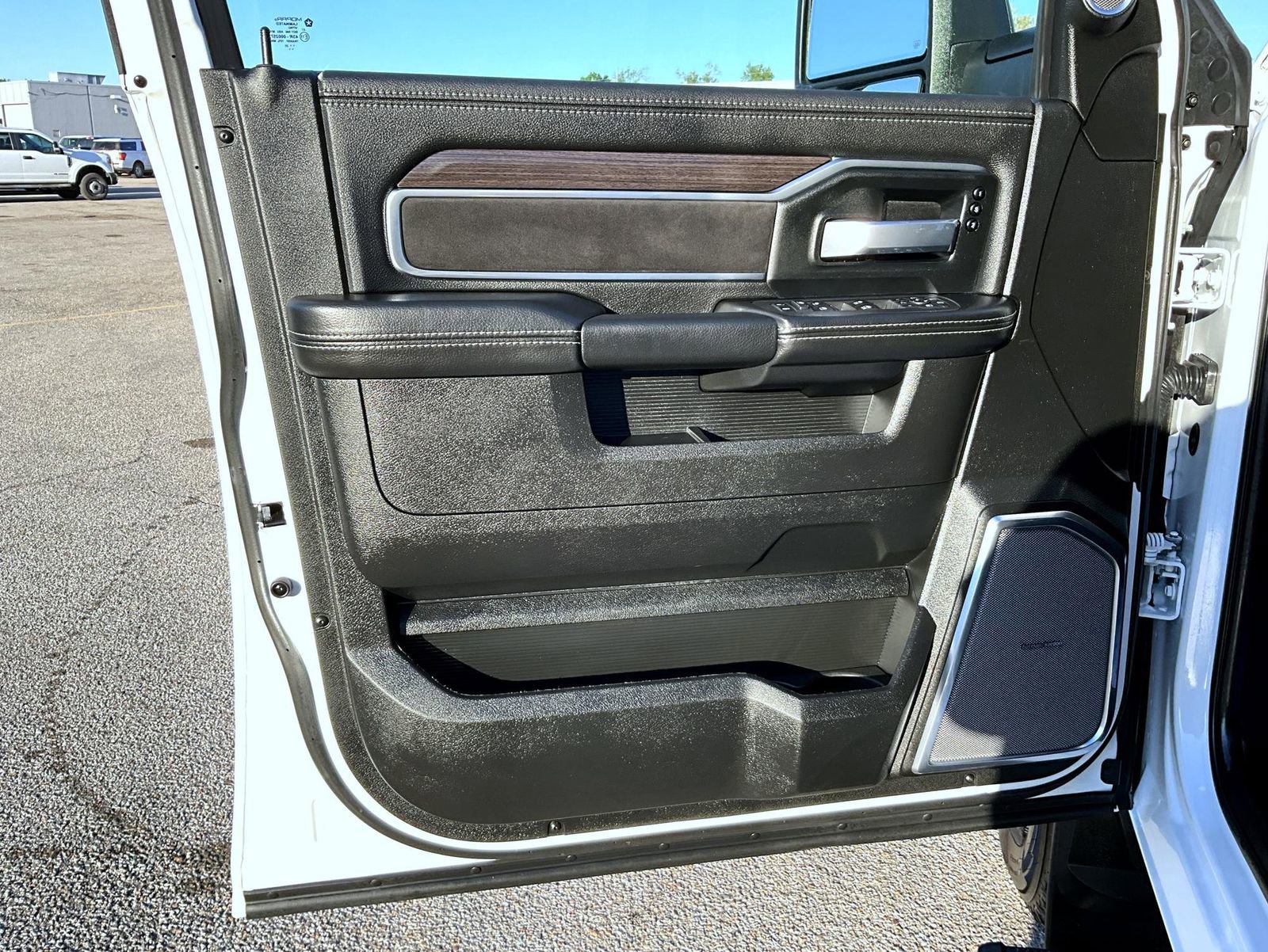 Used 2025 RAM 3500 Laramie AWD/4WD image 11