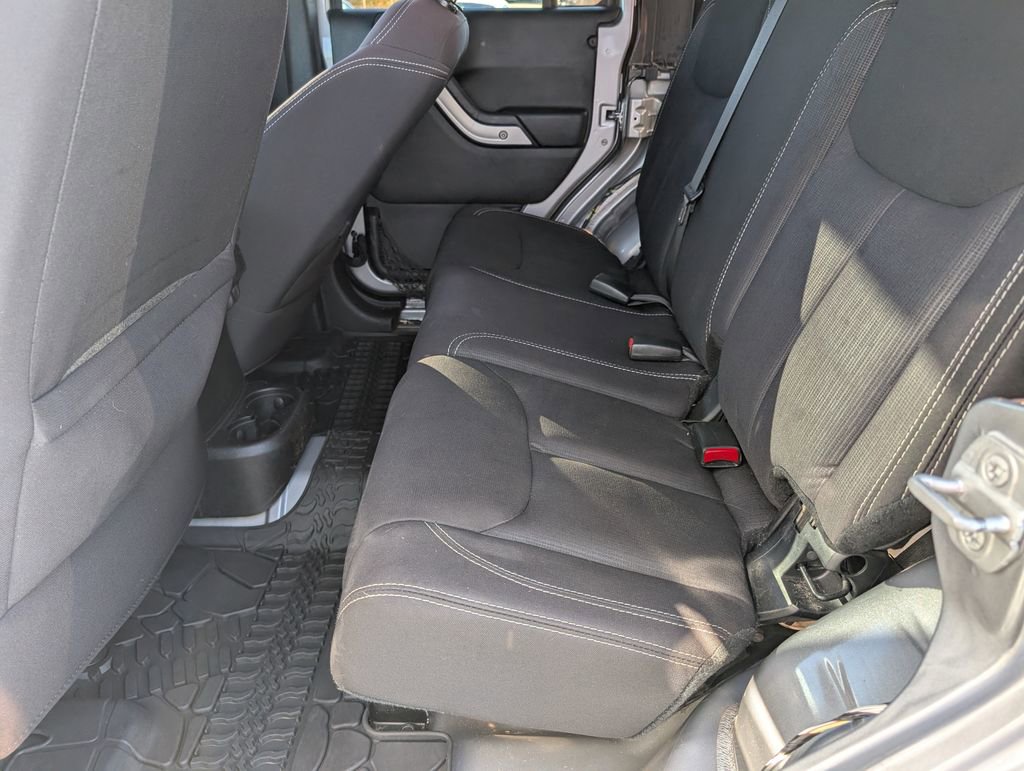 Used 2014 Jeep Wrangler Unlimited Sahara w/ Connectivity Group image 9
