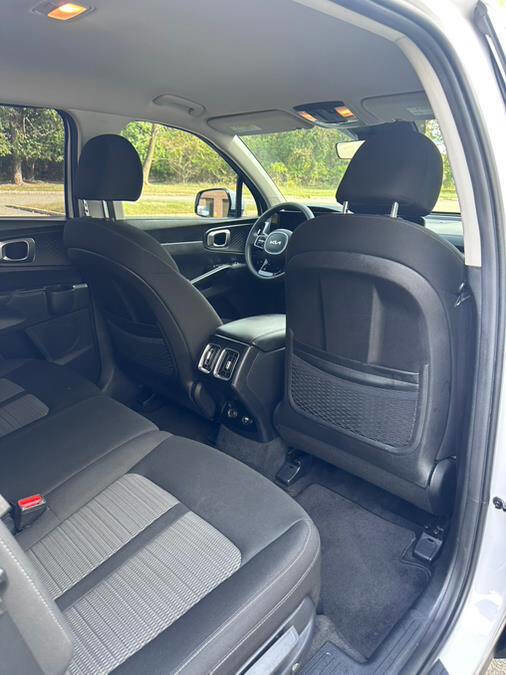 Used 2023 Kia Sorento LX image 19