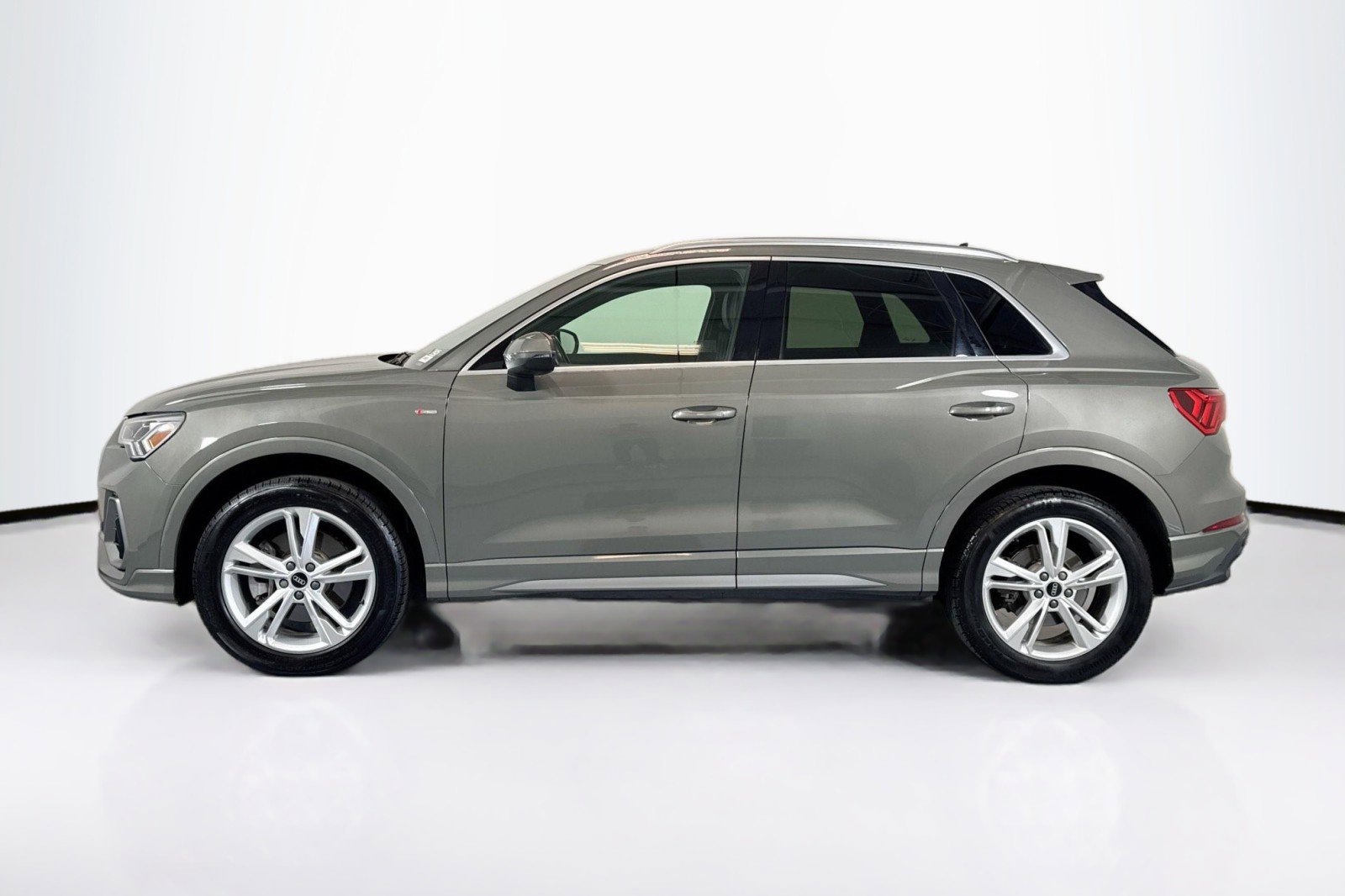 Used 2023 Audi Q3 2.0T Premium Plus w/ Premium Plus Package image 8