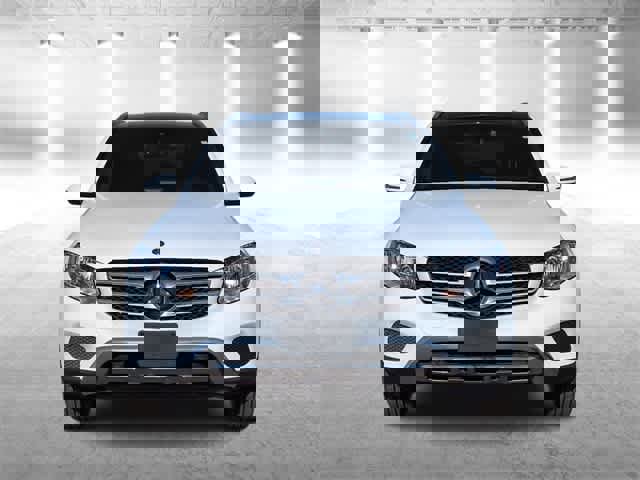 Used 2018 Mercedes-Benz GLC 300 4MATIC image 3