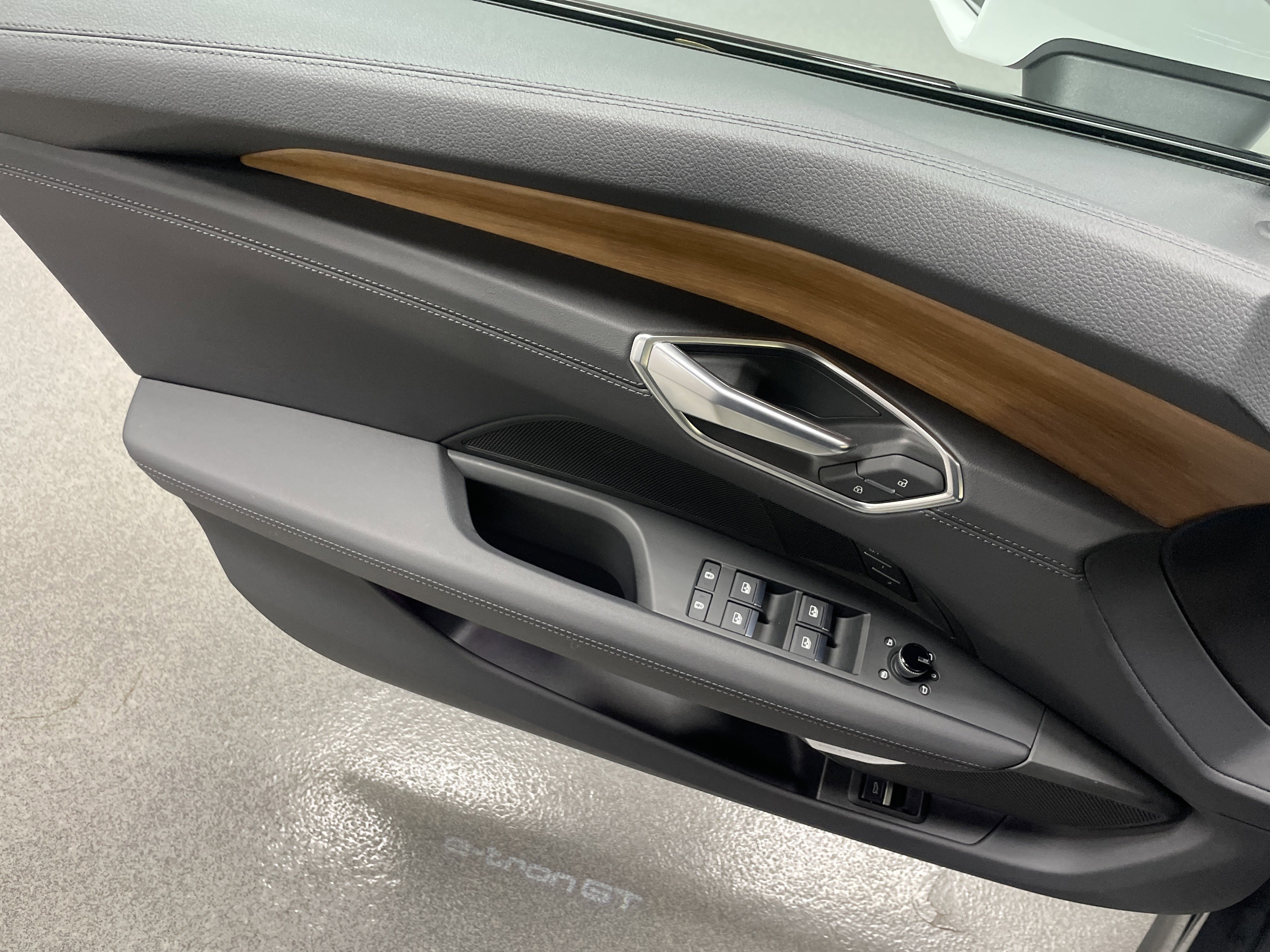 Used 2023 Audi e-tron GT Premium Plus image 15