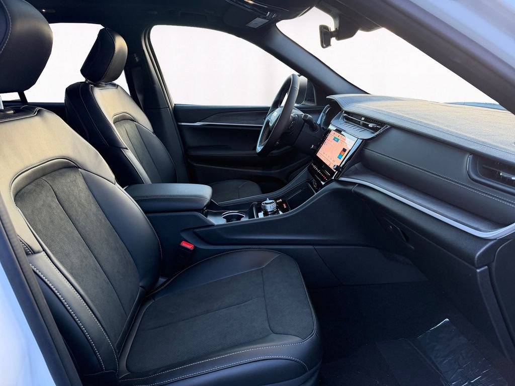 New 2026 Jeep Grand Cherokee Laredo image 15