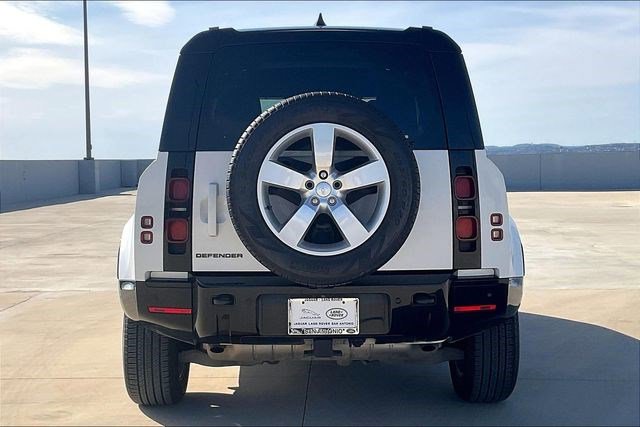 Used 2024 Land Rover Defender 110 X-Dynamic SE image 4