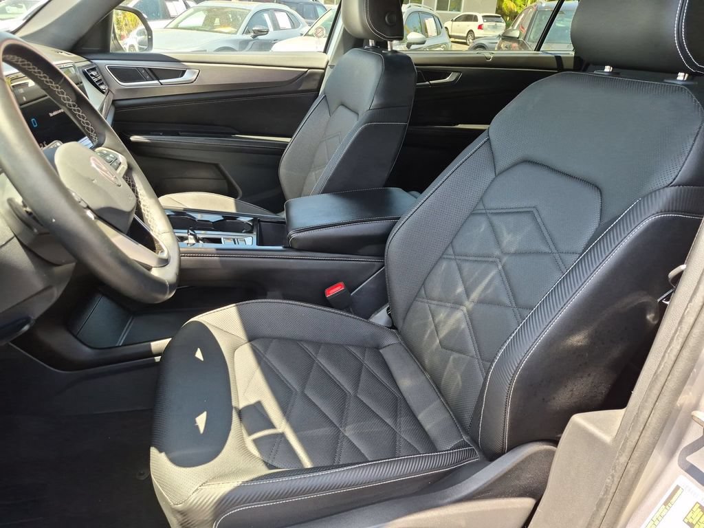 Used 2025 Volkswagen Atlas Cross Sport SE FWD image 25