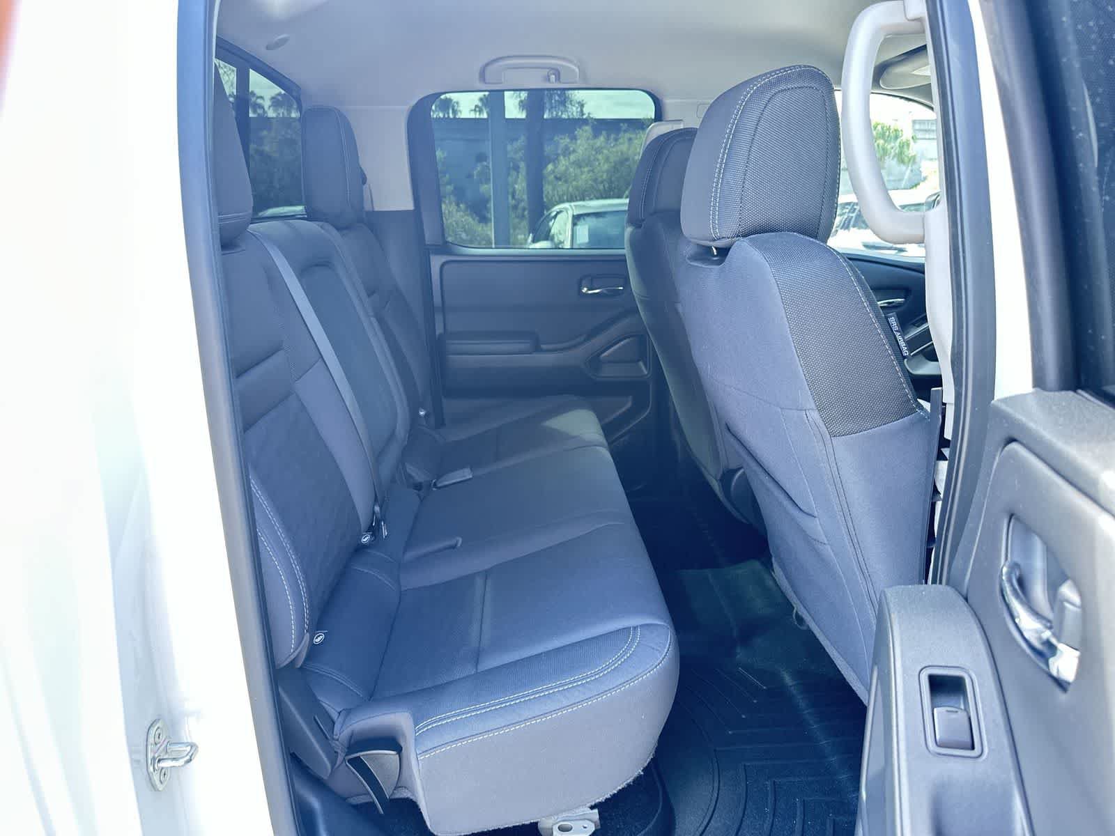 Used 2024 Nissan Frontier SV w/ SV Convenience Package RWD image 16