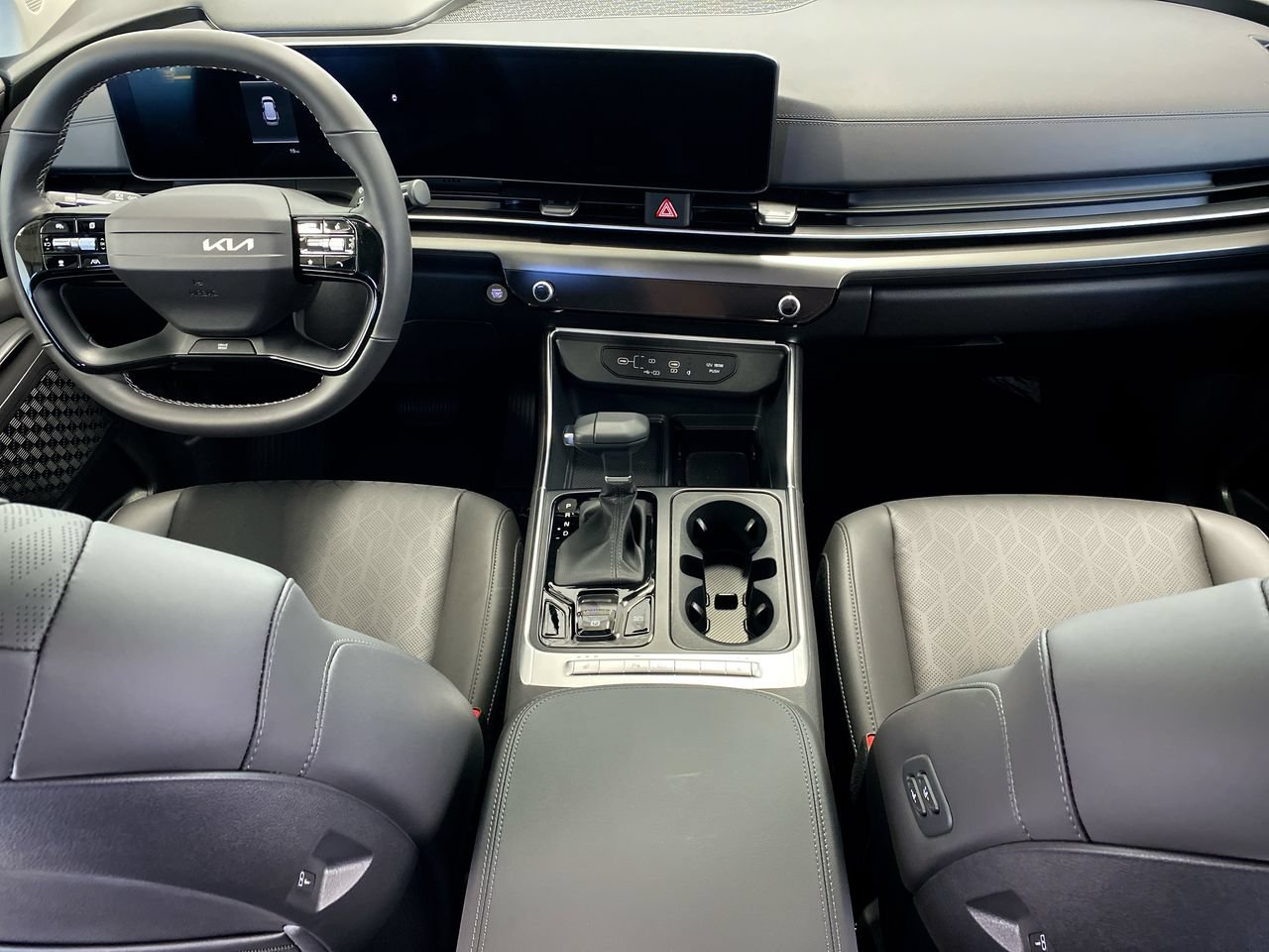 New 2027 Kia Carnival EX FWD image 32