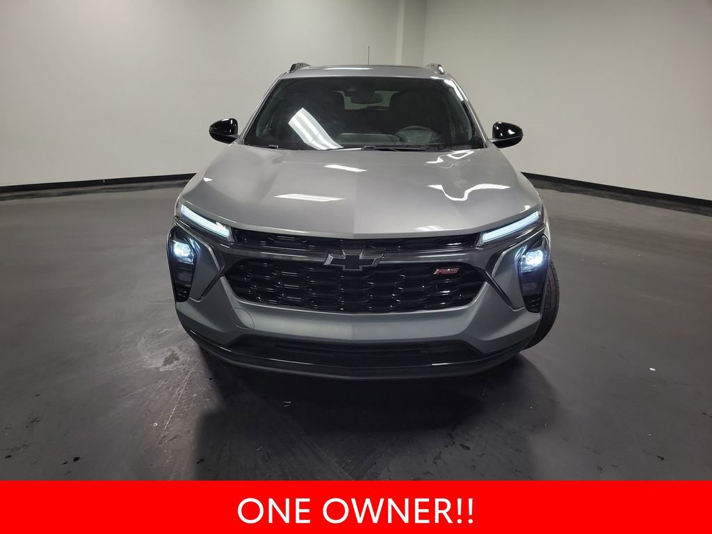 Used 2025 Chevrolet Trax RS w/ Sunroof Package image 3