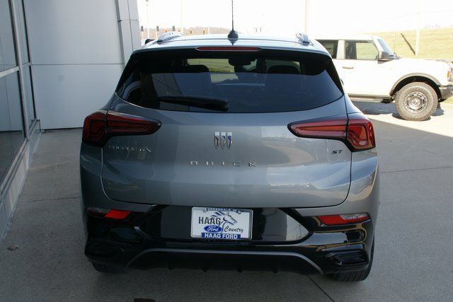 Used 2024 Buick Encore GX Sport Touring FWD image 4