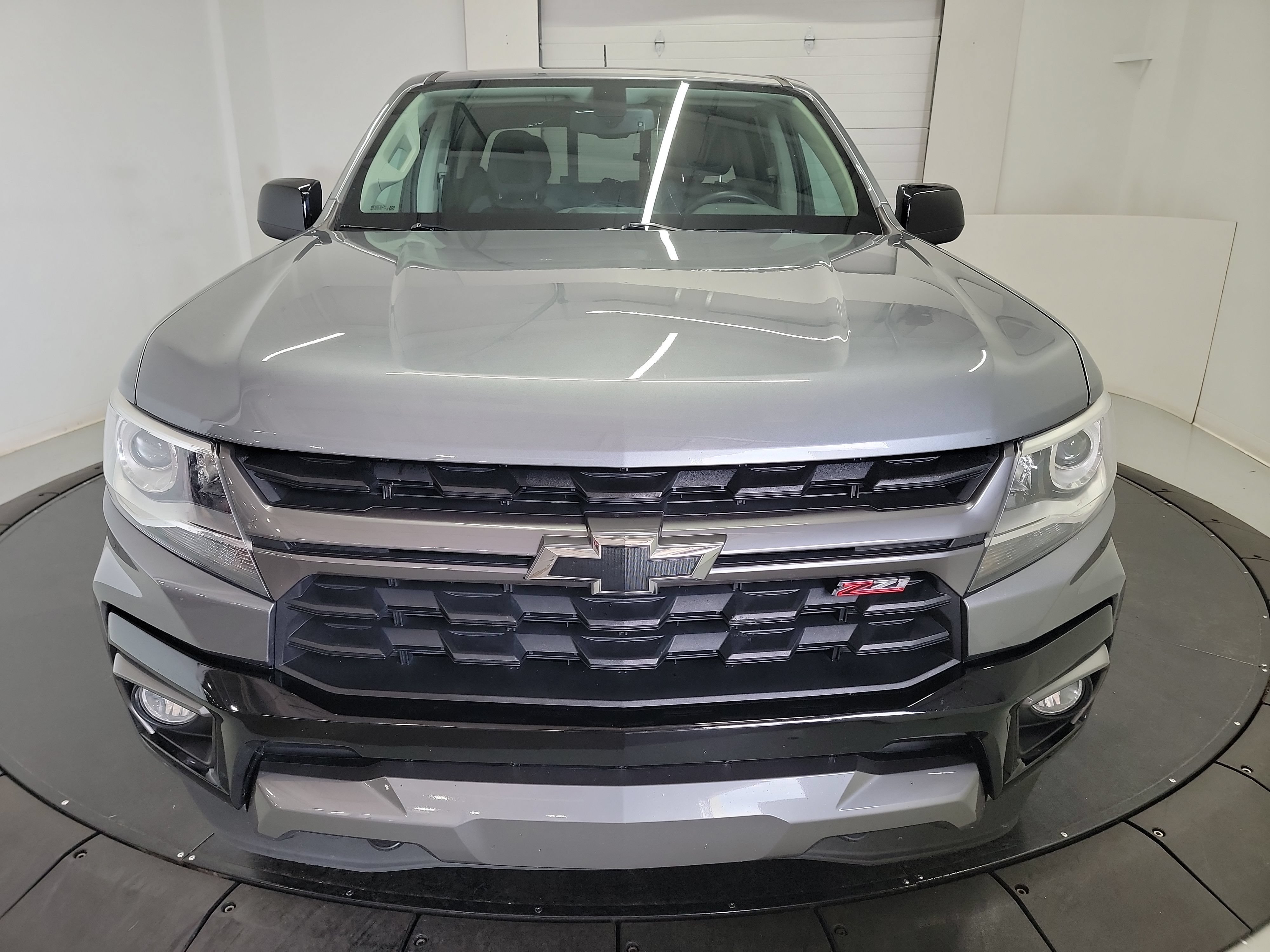 Used 2022 Chevrolet Colorado Z71 AWD/4WD image 2