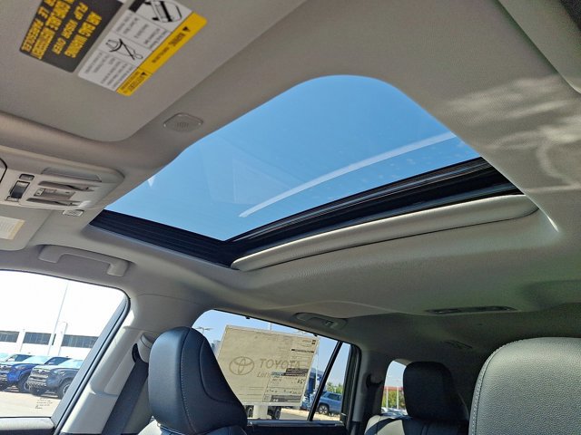 New 2025 Toyota Highlander Limited image 12