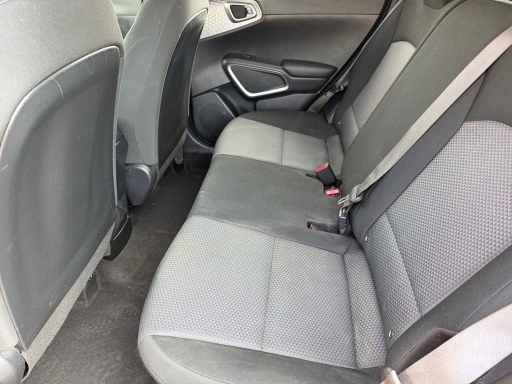 Used 2023 Kia Soul S image 12