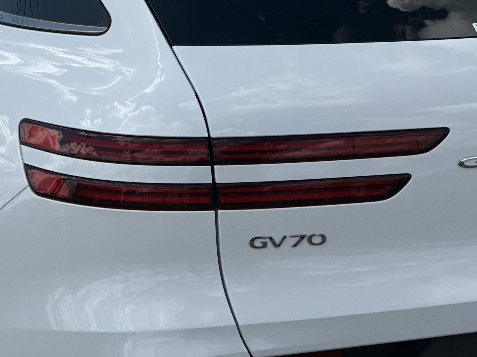 Used 2025 Genesis GV70 3.5T Sport AWD/4WD image 9