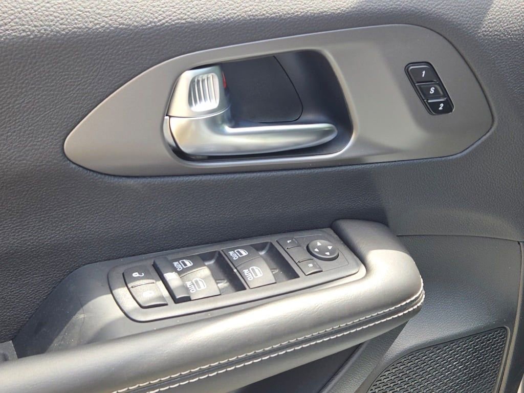New 2027 Chrysler Pacifica Select FWD image 23