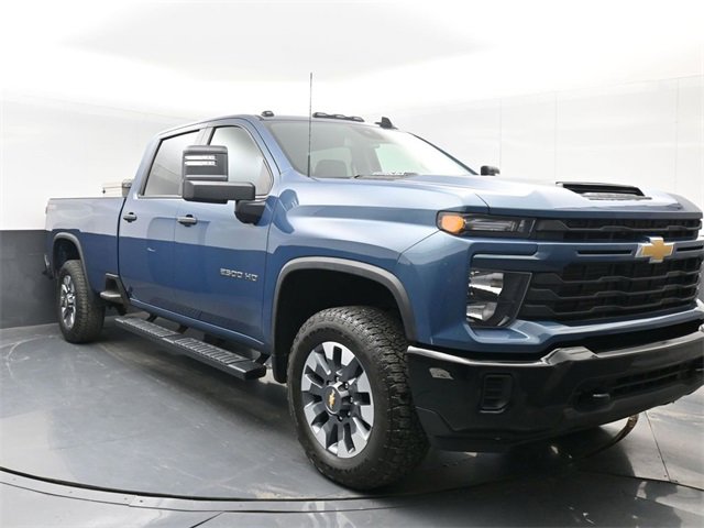 Used 2024 Chevrolet Silverado 2500 Custom w/ Custom Value Package image 2