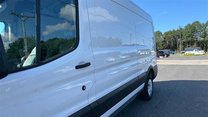 Used 2023 Ford E-Transit Medium Roof RWD image 15