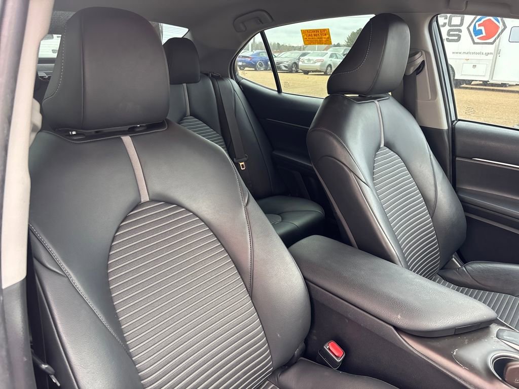 Used 2022 Toyota Camry SE image 14