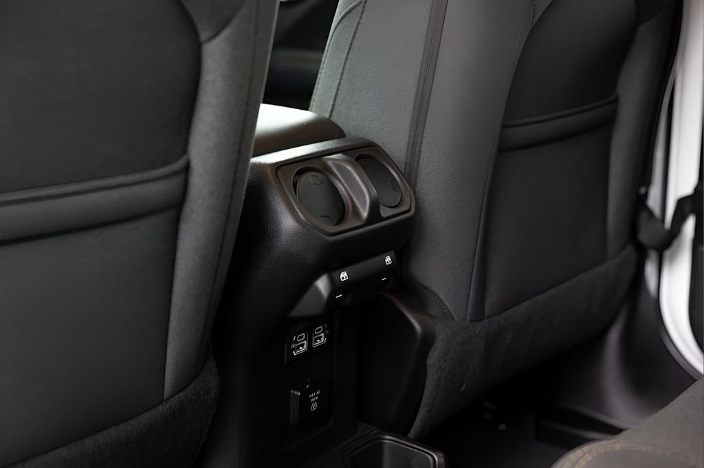 Used 2025 Jeep Wrangler Unlimited Sahara AWD/4WD image 67