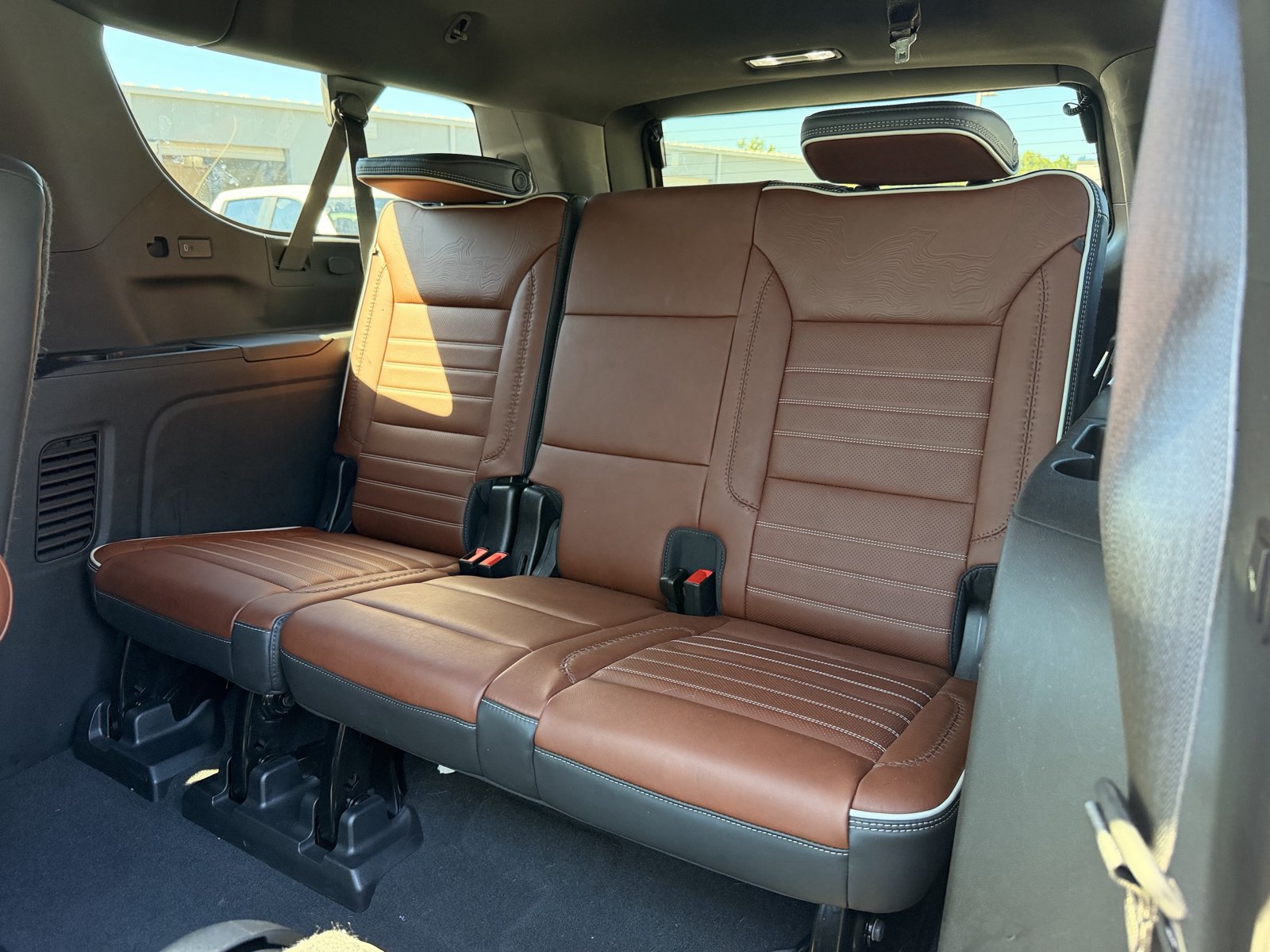 Used 2023 GMC Yukon XL Denali Ultimate AWD/4WD image 28