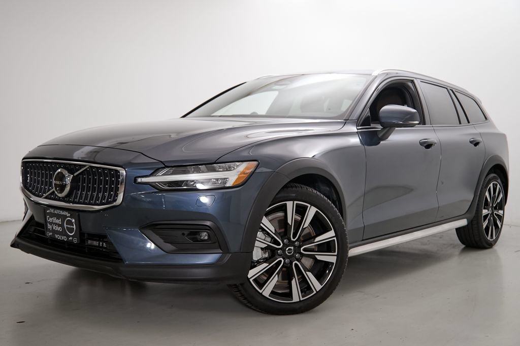 Certified 2025 Volvo V60 B5 Cross Country Ultra AWD/4WD image 2