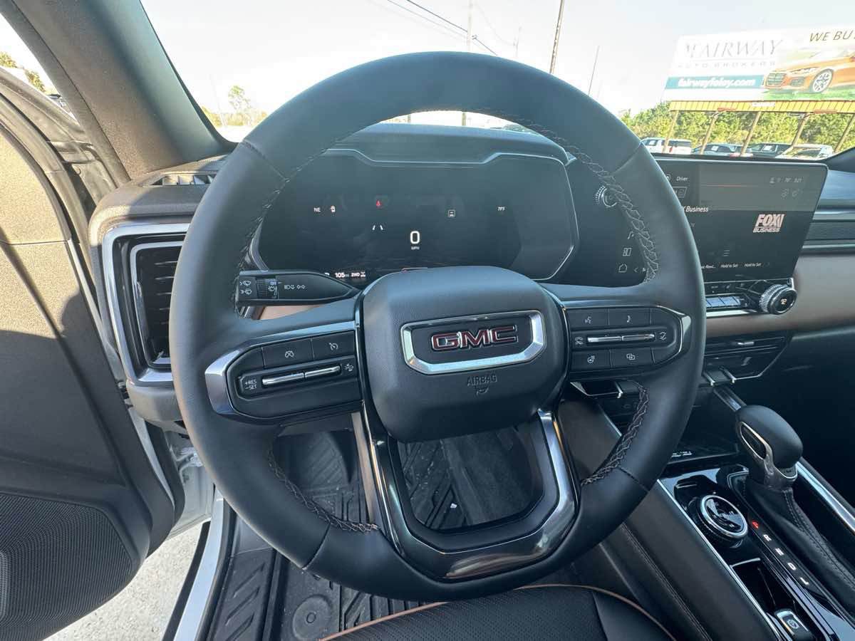 Used 2025 GMC Canyon AT4 w/ AT4 Premium Package AWD/4WD image 16