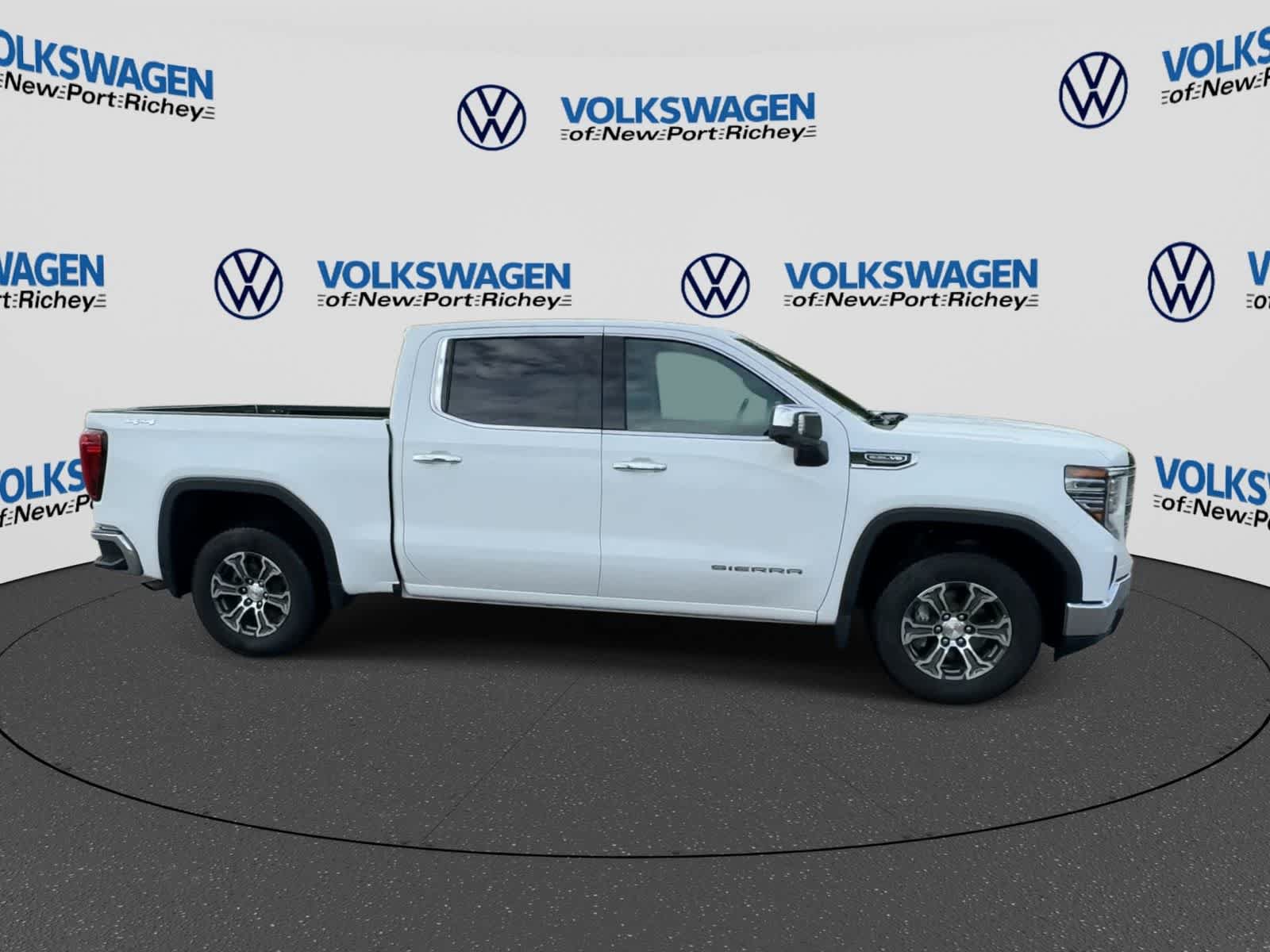 Used 2025 GMC Sierra 1500 SLT AWD/4WD image 9