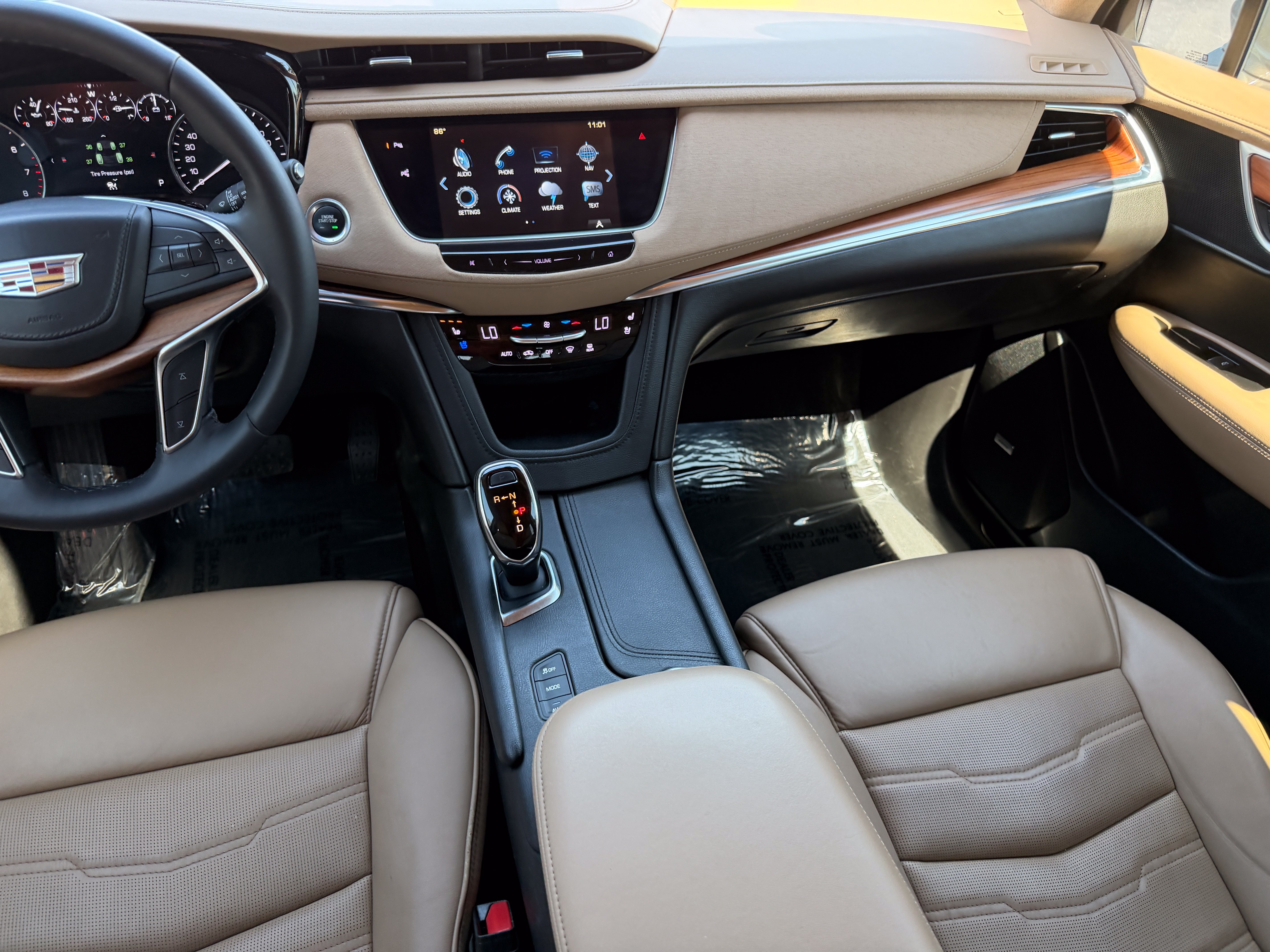 Used 2018 Cadillac XT5 Platinum w/ Driver Assist Package AWD/4WD image 14