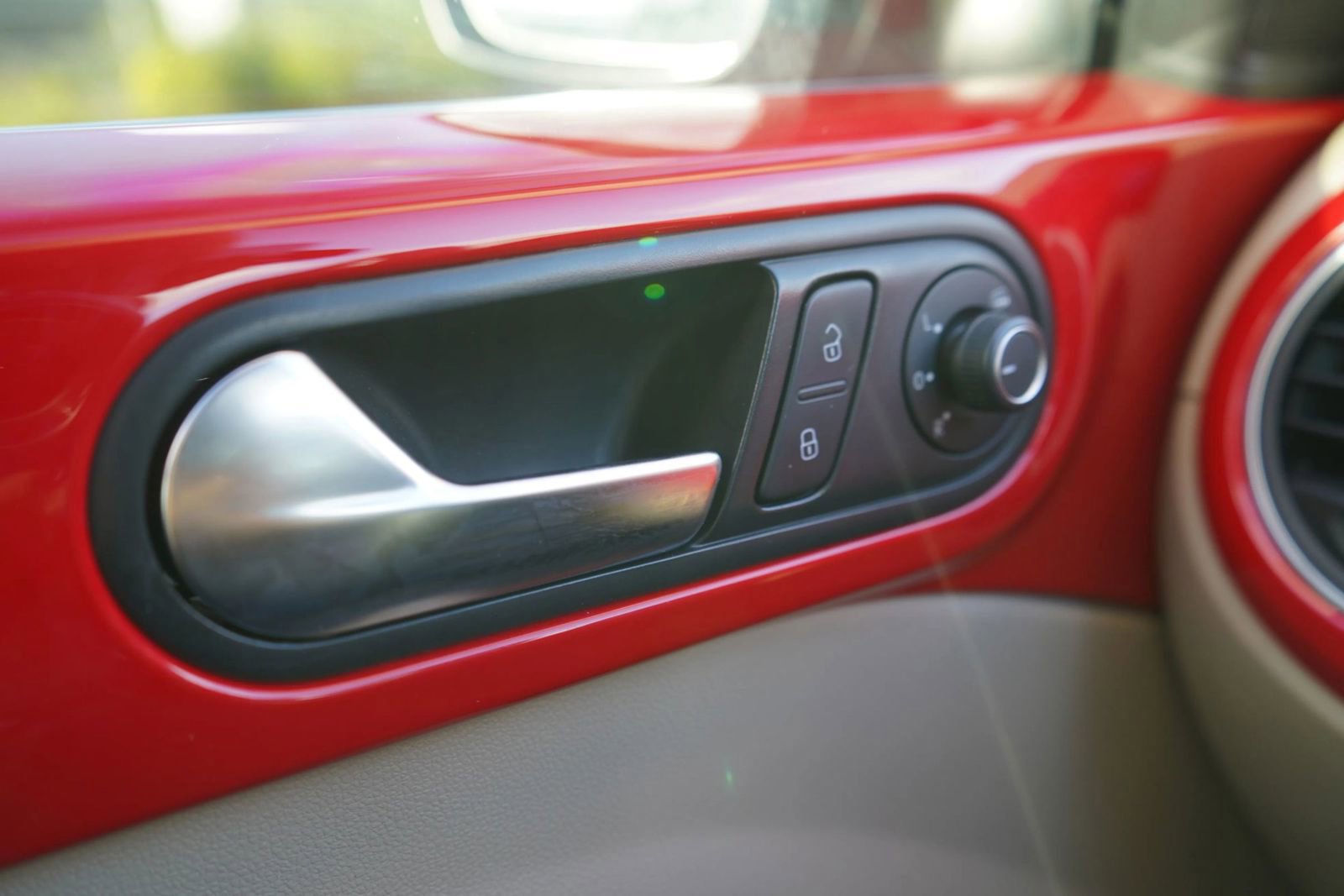 Used 2019 Volkswagen Beetle 2.0T SE image 15