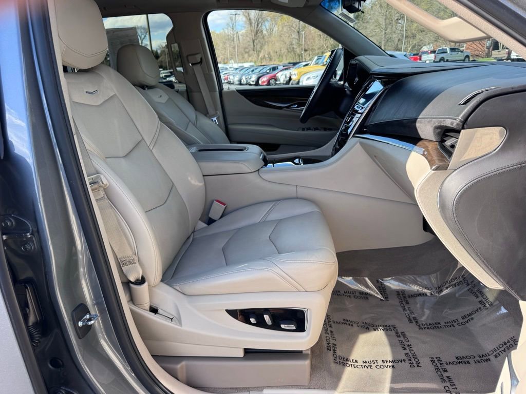 Used 2019 Cadillac Escalade Luxury image 25
