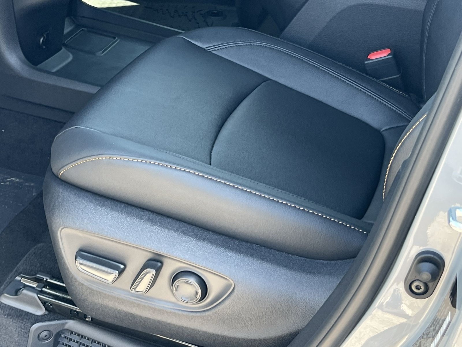New 2026 Toyota Sienna XLE Woodland Edition AWD/4WD image 8