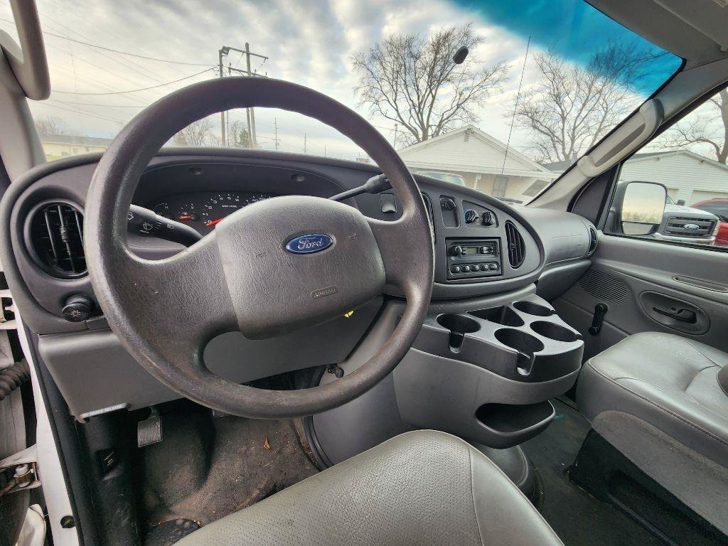 Used 2006 Ford E-350 and Econoline 350 Super Duty RWD image 15