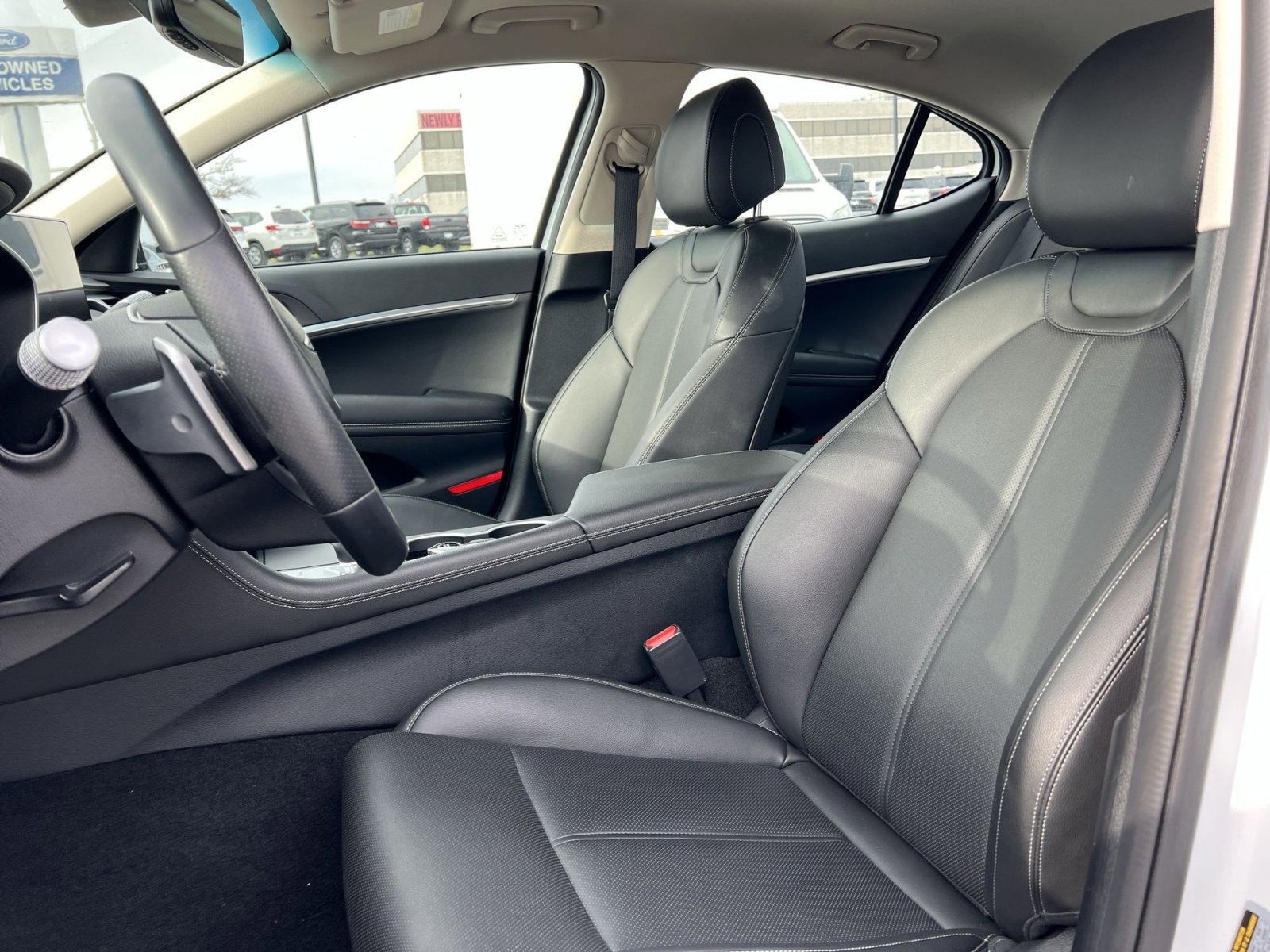 Used 2025 Genesis G70 2.5T image 13