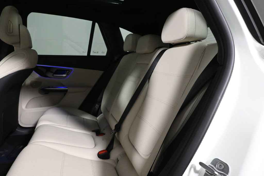 Used 2026 Mercedes-Benz GLC 300 4MATIC image 4