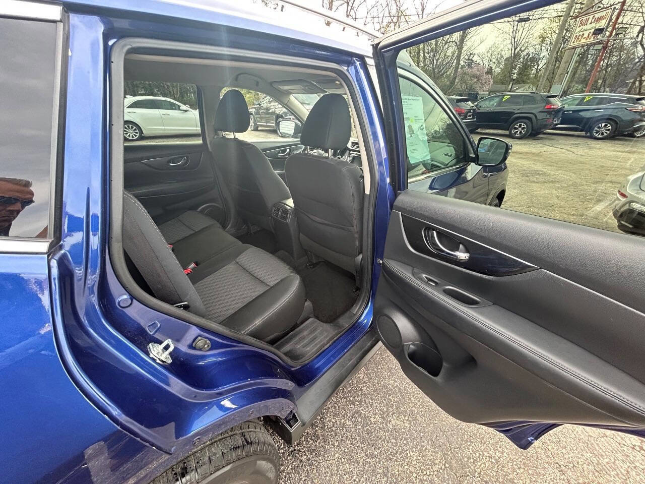 Used 2018 Nissan Rogue SV image 8