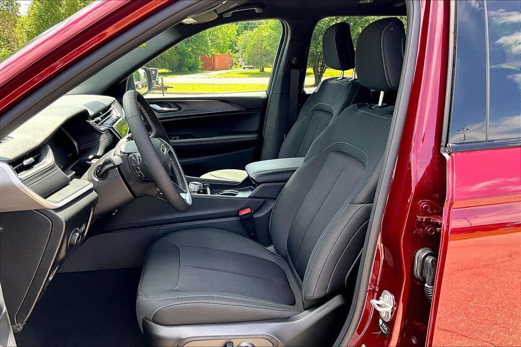 New 2026 Jeep Grand Cherokee L Laredo AWD/4WD image 9