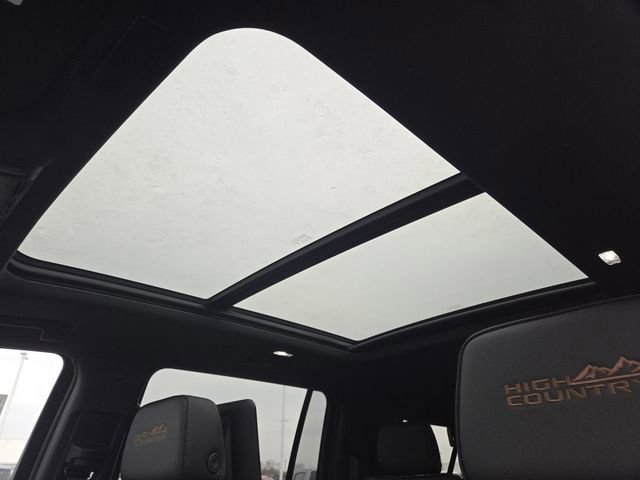 New 2026 Chevrolet Suburban High Country AWD/4WD image 3