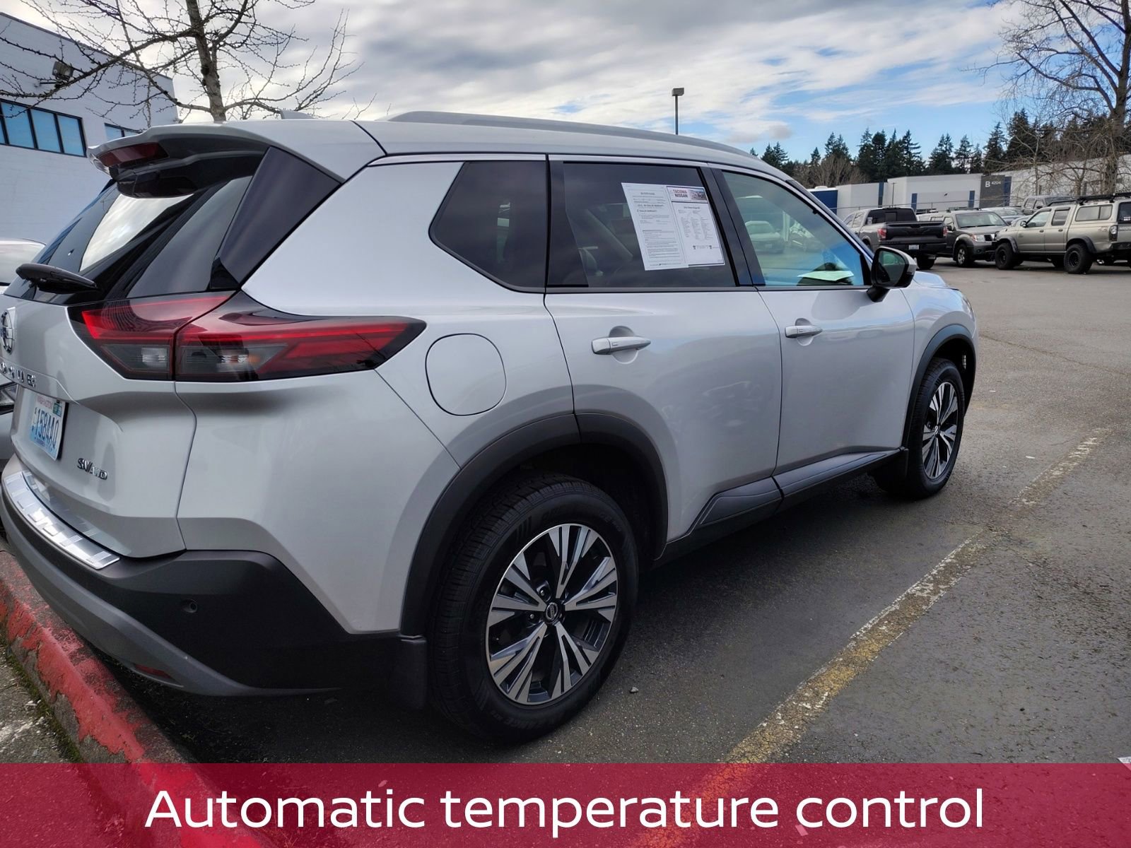 Used 2021 Nissan Rogue SV w/ Premium Package image 4