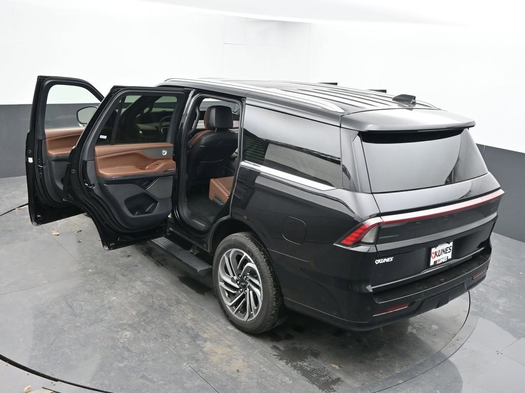 Used 2025 Lincoln Navigator Reserve image 67