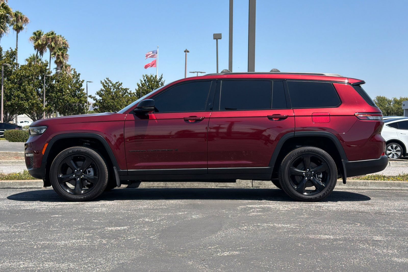 Used 2024 Jeep Grand Cherokee L Altitude AWD/4WD image 7