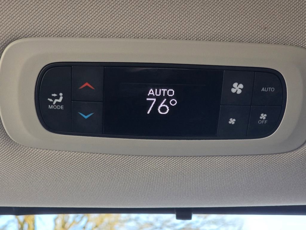 Used 2024 Chrysler Pacifica Touring-L FWD image 20