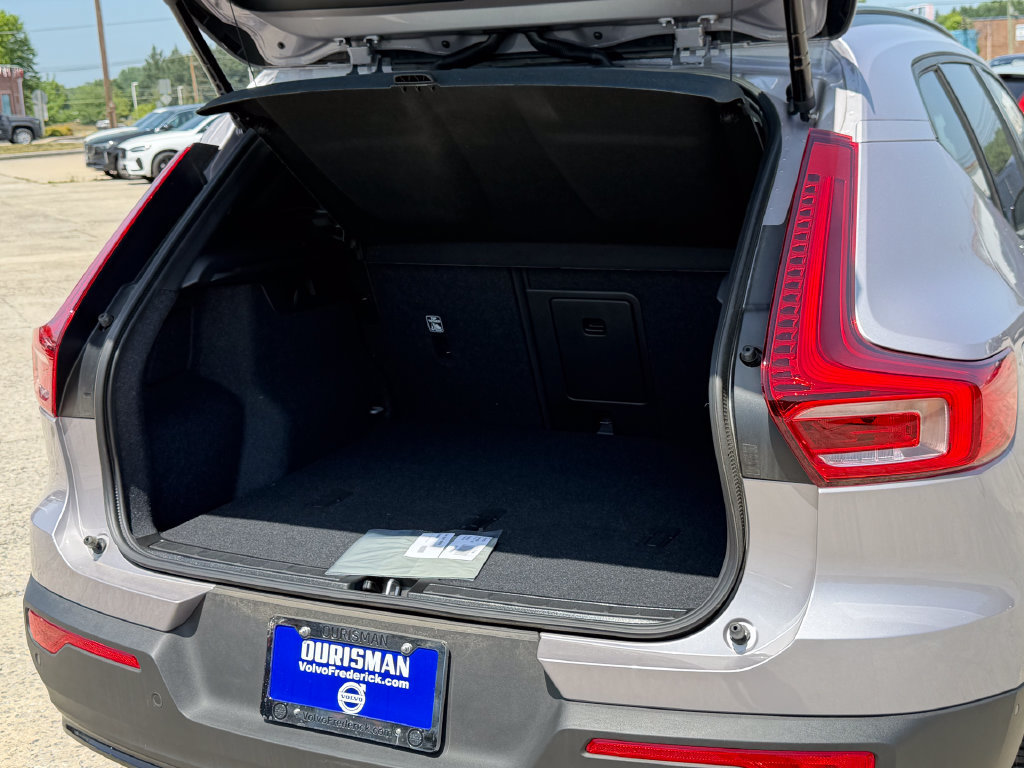 New 2026 Volvo XC40 B5 Plus w/ Climate Package AWD/4WD image 13