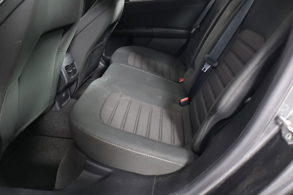 Used 2020 Ford Fusion SE image 19