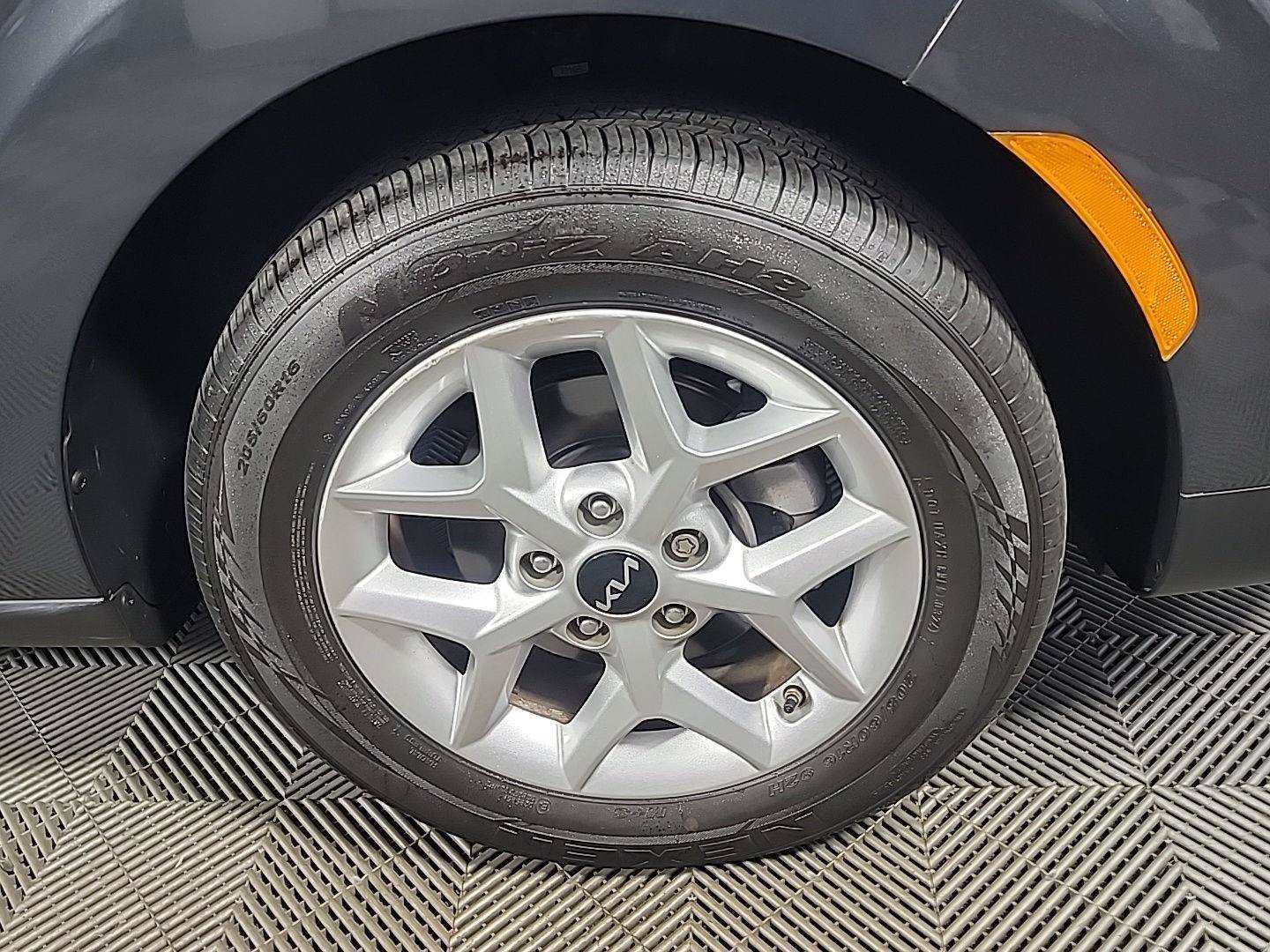 Certified 2024 Kia Soul S FWD image 3